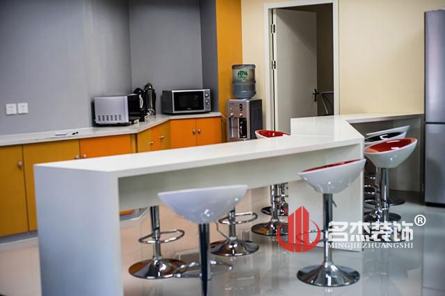 辦公室裝修設計之微波爐擺放位置.jpg 辦公室裝修設計之微波爐擺放位置.jpg