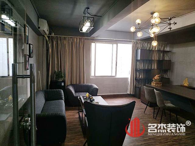 服裝辦公室設(shè)計完工照.jpg 服裝辦公室設(shè)計完工照.jpg