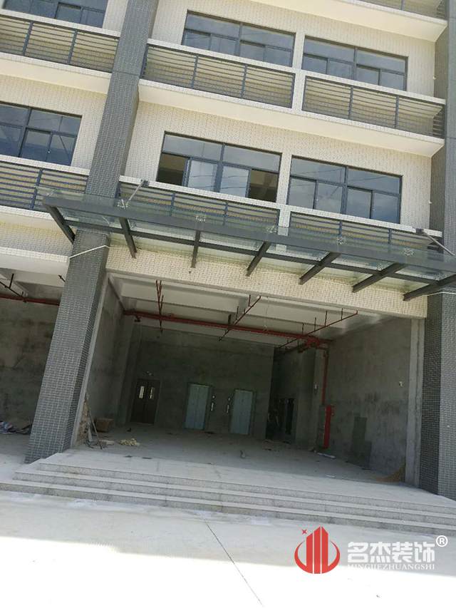 辦公室裝修現(xiàn)場開工照.jpg 辦公室裝修現(xiàn)場開工照.jpg