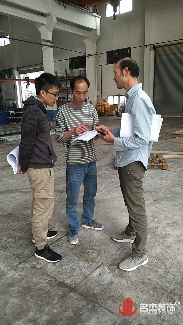 辦公室設(shè)計(jì)裝修現(xiàn)場(chǎng)開(kāi)工照.jpg 辦公室設(shè)計(jì)裝修現(xiàn)場(chǎng)開(kāi)工照.jpg