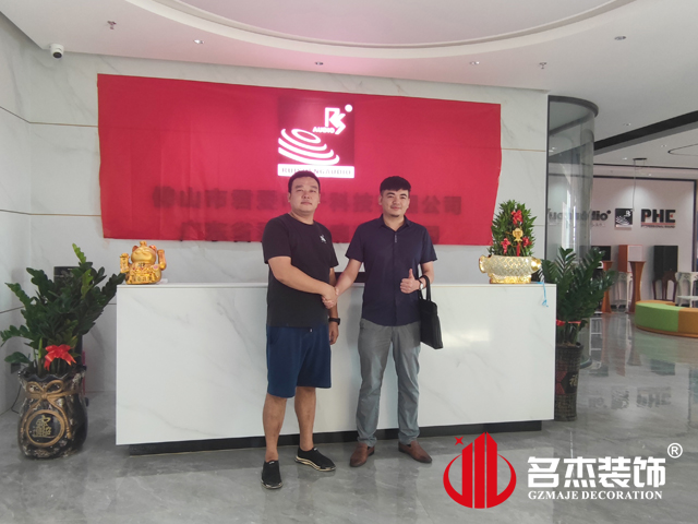 廣州辦公室裝修設(shè)計(jì)合影 廣州辦公室裝修設(shè)計(jì)合影