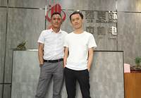 設(shè)計(jì)師設(shè)計(jì)出來(lái)的東西很專(zhuān)業(yè)，很時(shí)尚！